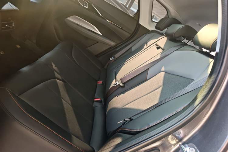 Used CHANGAN OSHAN Z6 2023 Blue Whale 1.5T DCT Smart-Led City Edition Left Rear Seat