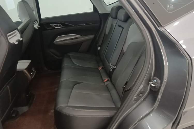 Used CHANGAN OSHAN Z6 2023 Blue Whale 1.5T DCT Smart Edition Left Rear Seat