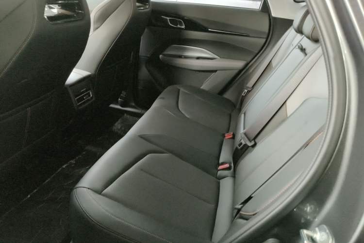 Used CHANGAN OSHAN Z6 2023 Blue Whale 1.5T DCT Smart-Led City Edition Left Rear Seat