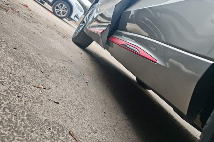 Used CHANGAN OSHAN Z6 2023 Blue Whale 1.5T DCT Smart-Led City Edition Left Side Sill