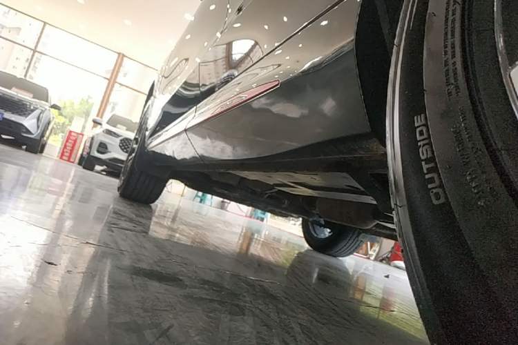 Used CHANGAN OSHAN Z6 2023 Blue Whale 1.5T DCT Smart-Led City Edition Left Side Sill