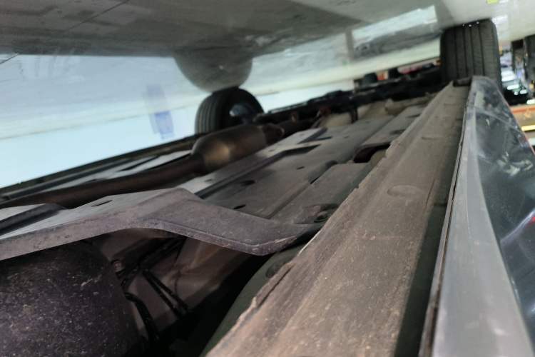 Used CHANGAN OSHAN Z6 2023 Blue Whale 1.5T DCT Smart Edition Left Side Sill