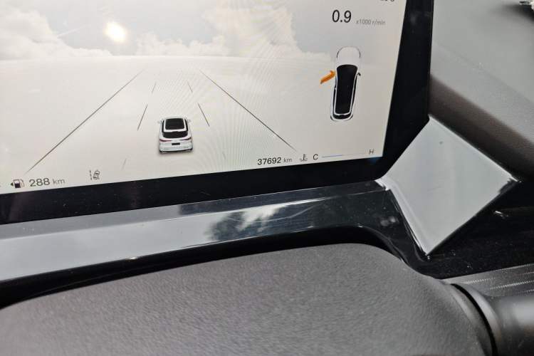Used CHANGAN OSHAN Z6 2023 Blue Whale 1.5T DCT Smart-Led City Edition Odometer Close Up