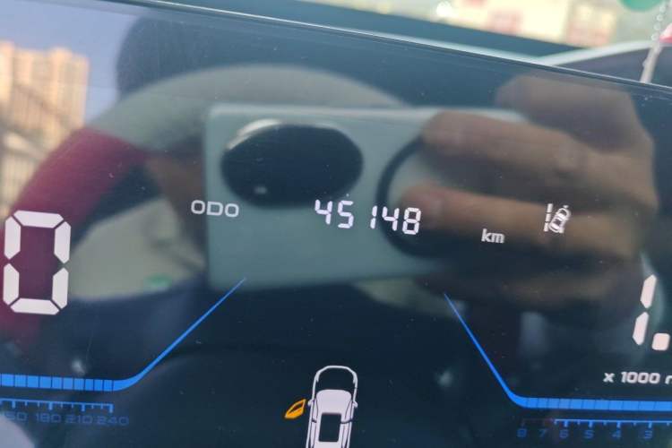 Used CHANGAN OSHAN Z6 2023 Blue Whale 1.5T DCT Smart Luxury Model Odometer Close Up