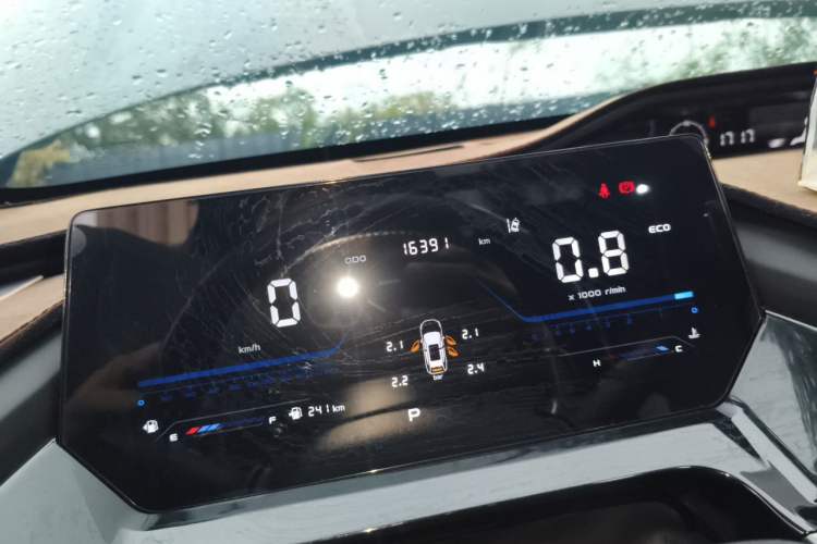 Used CHANGAN OSHAN Z6 2023 Blue Whale 1.5T DCT Smart Luxury Model Odometer Close Up