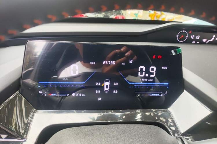 Used CHANGAN OSHAN Z6 2023 Blue Whale 1.5T DCT Luxury Model Odometer Close Up