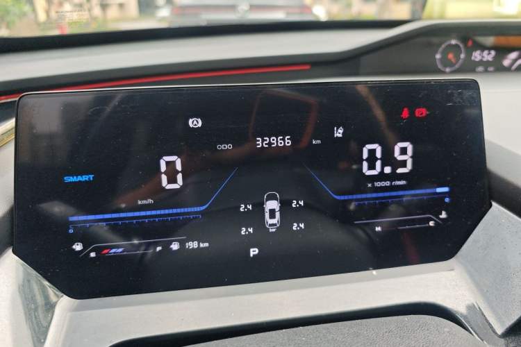 Used CHANGAN OSHAN Z6 2023 Blue Whale 1.5T DCT Luxury Model Odometer Close Up