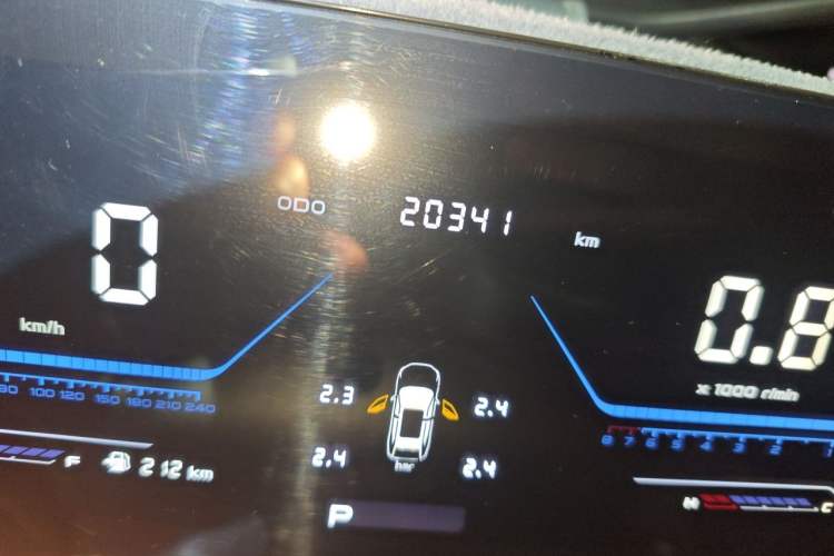 Used CHANGAN OSHAN Z6 2023 Blue Whale 1.5T DCT Luxury Model Odometer Close Up
