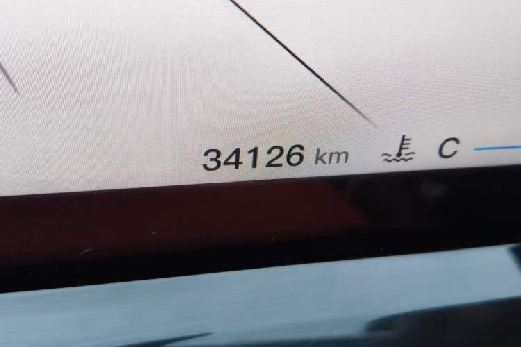 Used CHANGAN OSHAN Z6 2023 Blue Whale 1.5T DCT Smart Edition Odometer Close Up