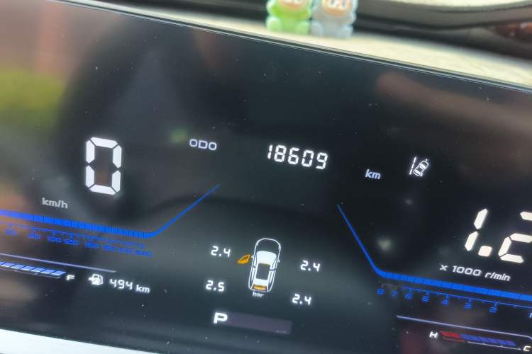 Used CHANGAN OSHAN Z6 2023 Blue Whale 1.5T DCT Smart Luxury Model Odometer Close Up