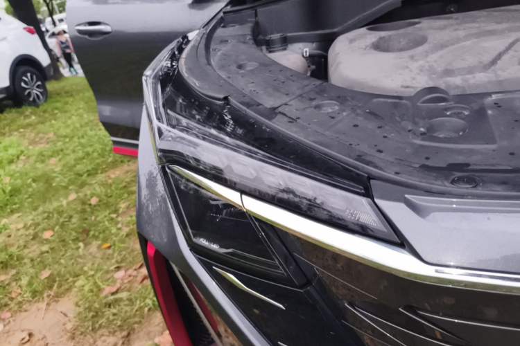 Used CHANGAN OSHAN Z6 2023 Blue Whale 1.5T DCT Smart Luxury Model Right Front Headlight