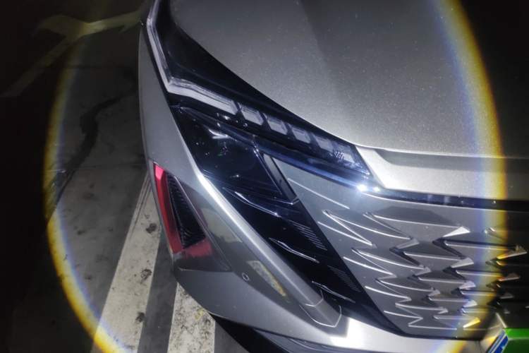 Used CHANGAN OSHAN Z6 2023 Blue Whale 2.0T Automatic Zhiyuan Model Right Front Headlight
