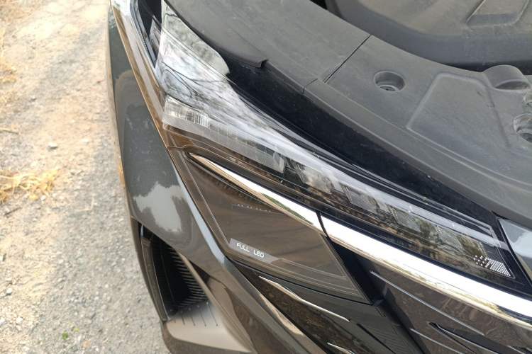 Used CHANGAN OSHAN Z6 2023 Blue Whale 1.5T DCT Smart-Led City Edition Right Front Headlight