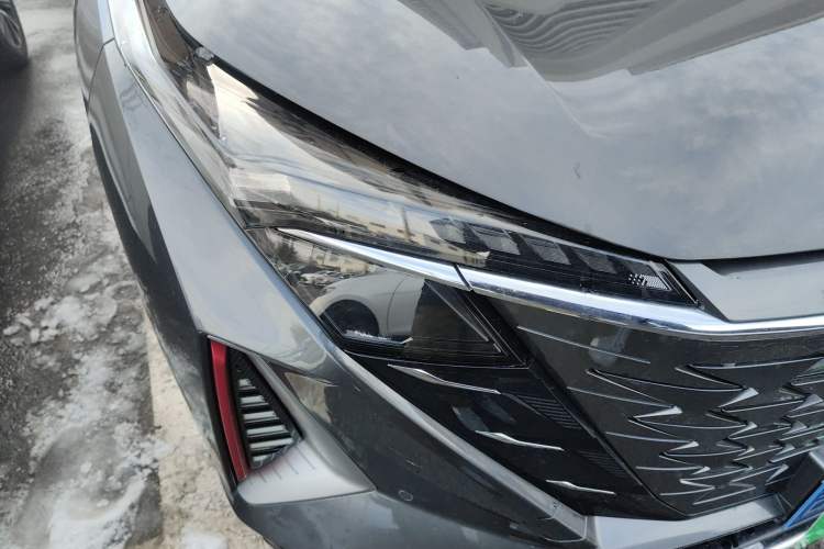 Used CHANGAN OSHAN Z6 2023 Blue Whale 1.5T DCT Smart-Led City Edition Right Front Headlight