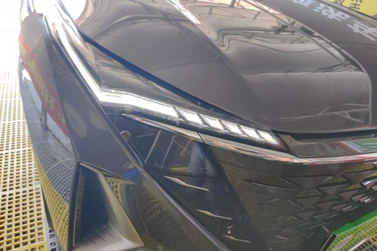 Used CHANGAN OSHAN Z6 2023 Blue Whale 1.5T DCT Smart Edition Right Front Headlight