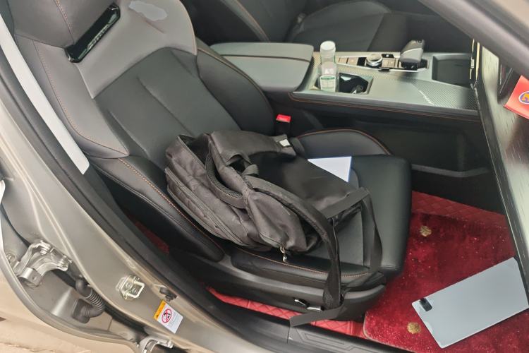 Used CHANGAN OSHAN Z6 2023 Blue Whale 1.5T DCT Smart-Led City Edition Right Front Seat