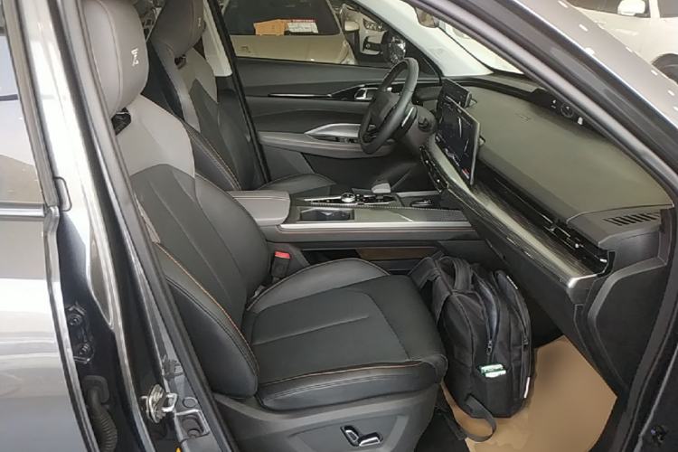 Used CHANGAN OSHAN Z6 2023 Blue Whale 1.5T DCT Smart-Led City Edition Right Front Seat