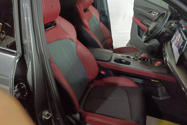 Used CHANGAN OSHAN Z6 2023 Blue Whale 1.5T DCT Smart Luxury Model Right Front Seat
