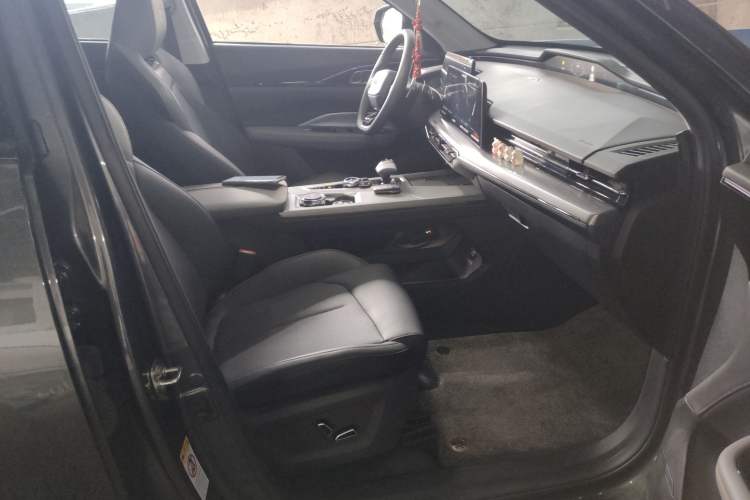 Used CHANGAN OSHAN Z6 2023 Blue Whale 1.5T DCT Smart-Led City Edition Right Front Seat