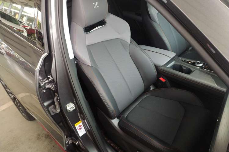 Used CHANGAN OSHAN Z6 2023 Blue Whale 1.5T DCT Smart-Led City Edition Right Front Seat