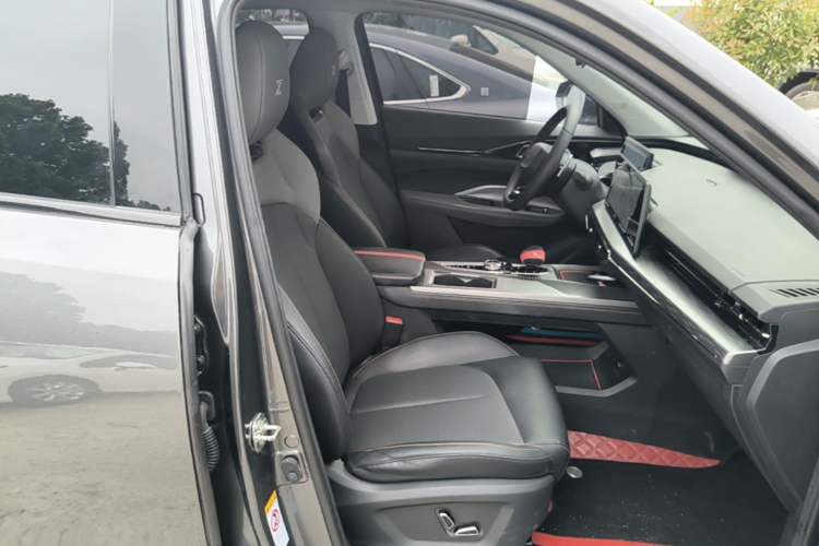Used CHANGAN OSHAN Z6 2023 Blue Whale 1.5T DCT Smart Edition Right Front Seat