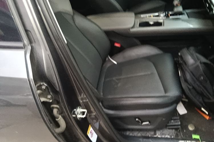Used CHANGAN OSHAN Z6 2023 Blue Whale 1.5T DCT Smart Navigation Model Right Front Seat