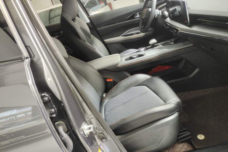 Used CHANGAN OSHAN Z6 2023 Blue Whale 1.5T DCT Luxury Model Right Front Seat