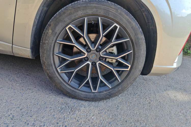 Used CHANGAN OSHAN Z6 2023 Blue Whale 1.5T DCT Smart Luxury Model Right Front Wheel Hub