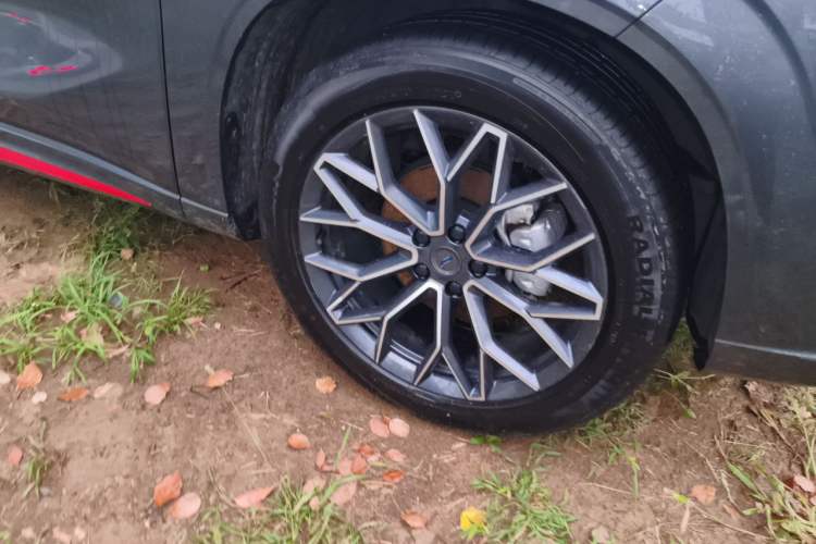Used CHANGAN OSHAN Z6 2023 Blue Whale 1.5T DCT Smart Luxury Model Right Front Wheel Hub