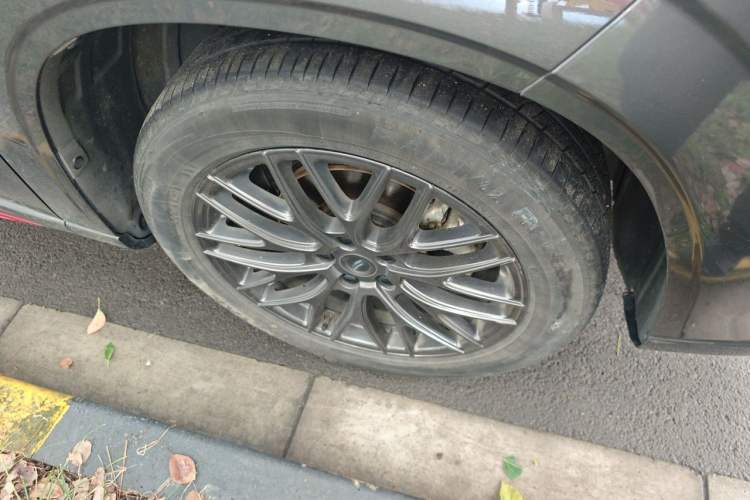 Used CHANGAN OSHAN Z6 2023 Blue Whale 1.5T DCT Luxury Model Right Front Wheel Hub