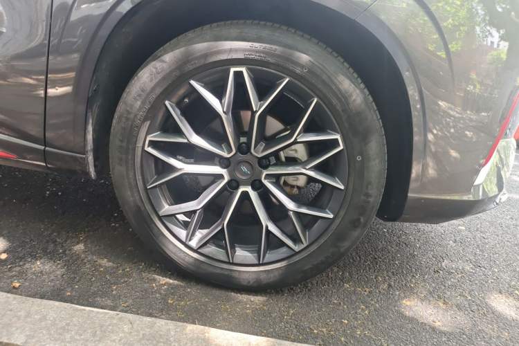 Used CHANGAN OSHAN Z6 2023 Blue Whale 1.5T DCT Smart Edition Right Front Wheel Hub