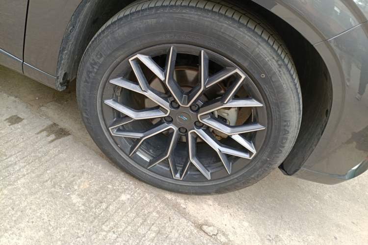 Used CHANGAN OSHAN Z6 2023 Blue Whale 1.5T DCT Smart Edition Right Front Wheel Hub