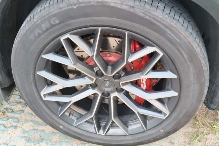 Used CHANGAN OSHAN Z6 2023 Blue Whale 1.5T DCT Smart Edition Right Front Wheel Hub