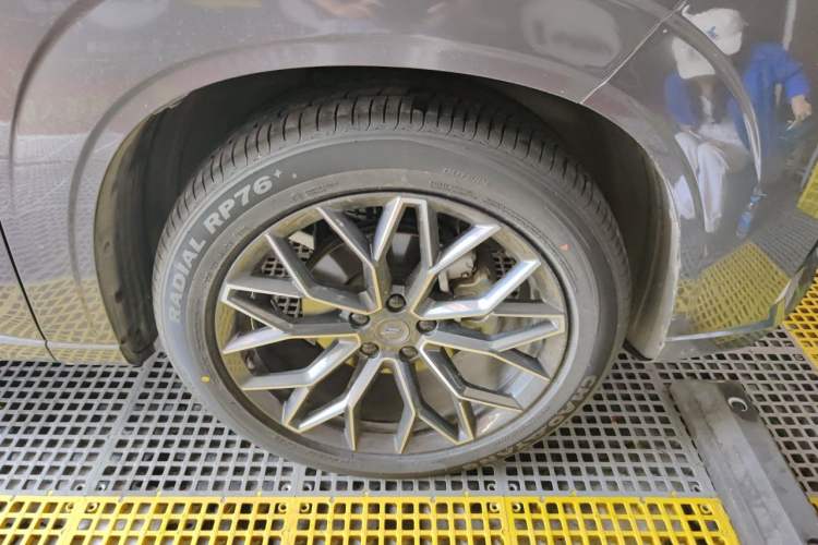 Used CHANGAN OSHAN Z6 2023 Blue Whale 1.5T DCT Smart Edition Right Front Wheel Hub