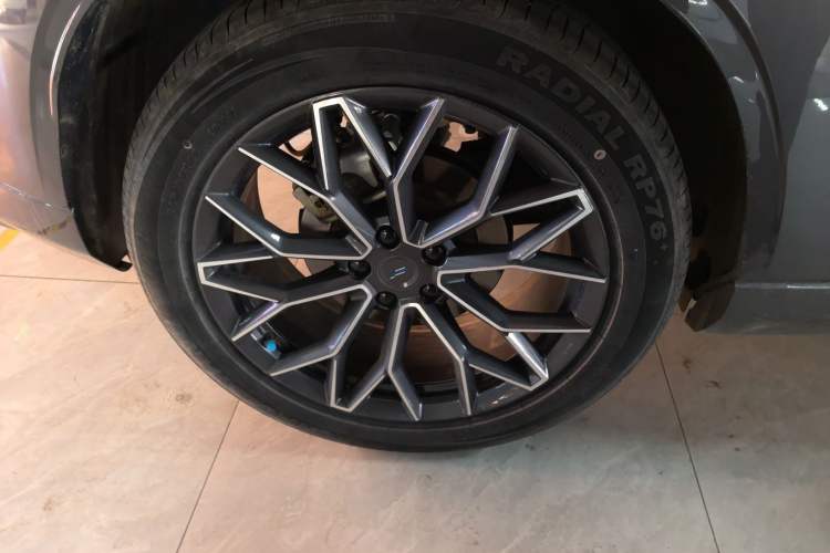 Used CHANGAN OSHAN Z6 2023 Blue Whale 1.5T DCT Smart Luxury Model Right Rear Wheel Hub
