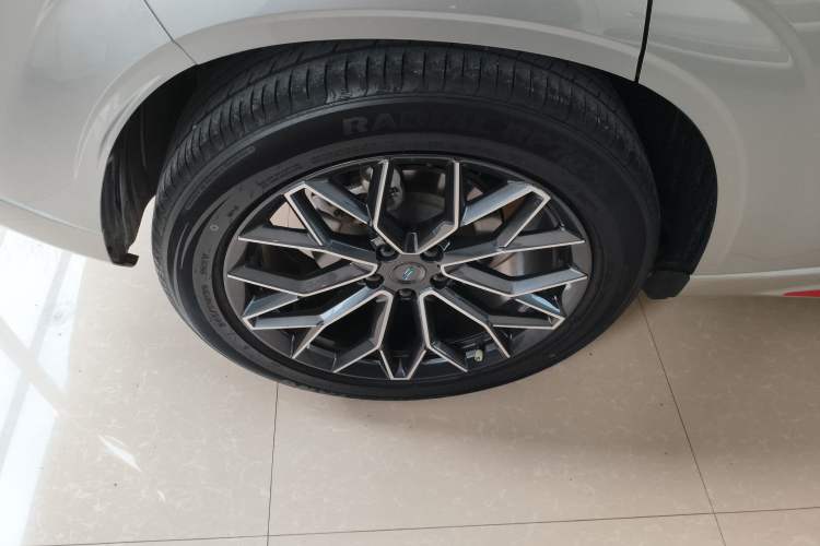 Used CHANGAN OSHAN Z6 2023 Blue Whale 1.5T DCT Smart Edition Right Rear Wheel Hub