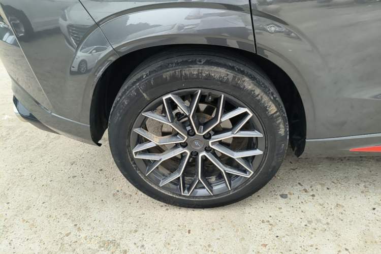 Used CHANGAN OSHAN Z6 2023 Blue Whale 1.5T DCT Smart Edition Right Rear Wheel Hub