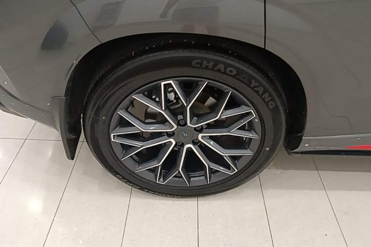 Used CHANGAN OSHAN Z6 2023 Blue Whale 1.5T DCT Smart Edition Right Rear Wheel Hub
