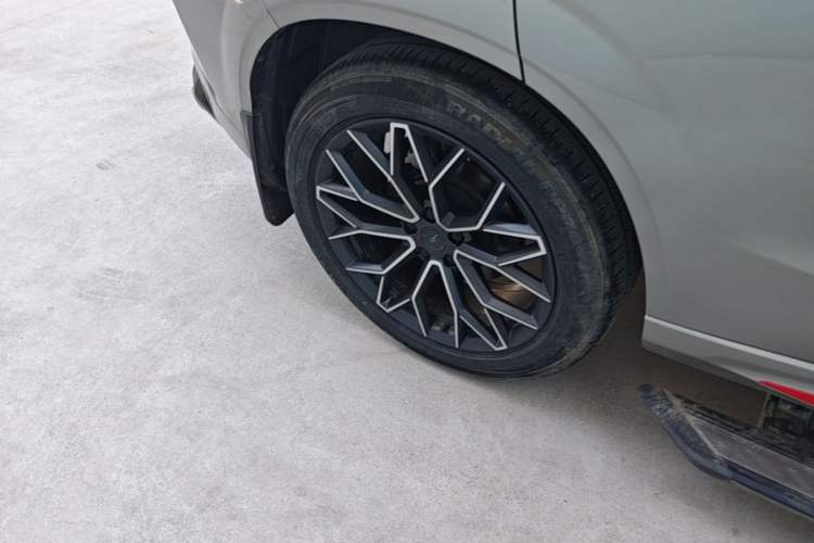 Used CHANGAN OSHAN Z6 2023 Blue Whale 1.5T DCT Smart Edition Right Rear Wheel Hub