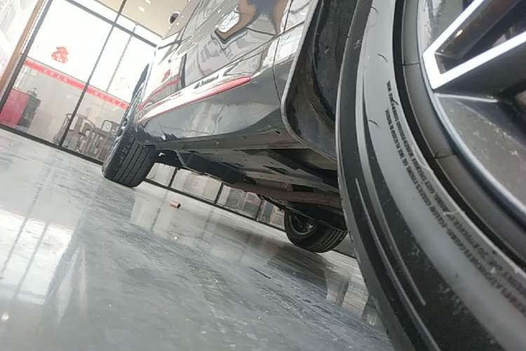 Used CHANGAN OSHAN Z6 2023 Blue Whale 1.5T DCT Smart-Led City Edition Right Side Sill
