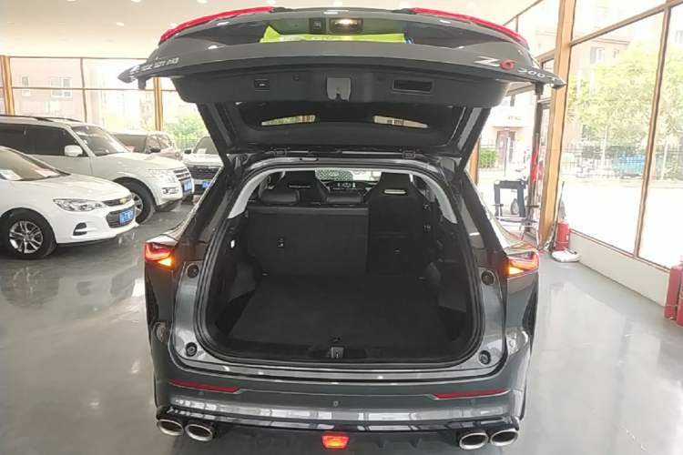 Used CHANGAN OSHAN Z6 2023 Blue Whale 1.5T DCT Smart-Led City Edition Trunk