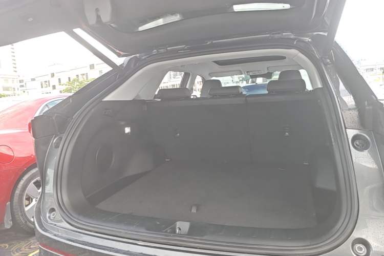 Used CHANGAN OSHAN Z6 2023 Blue Whale 1.5T DCT Smart Navigation Model Trunk