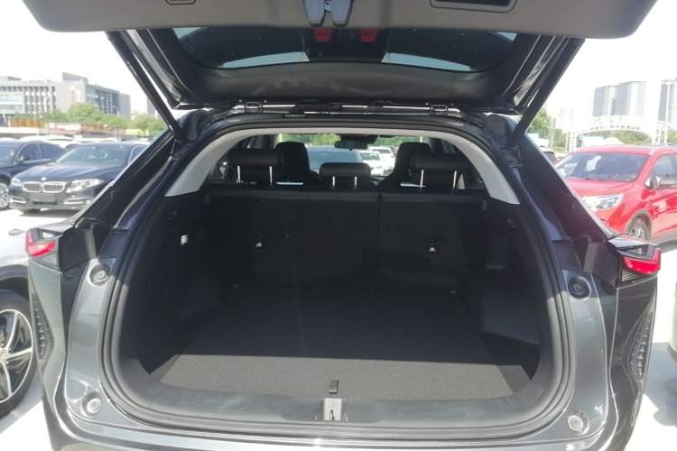 Used CHANGAN OSHAN Z6 2023 Blue Whale 1.5T DCT Smart-Led City Edition Trunk