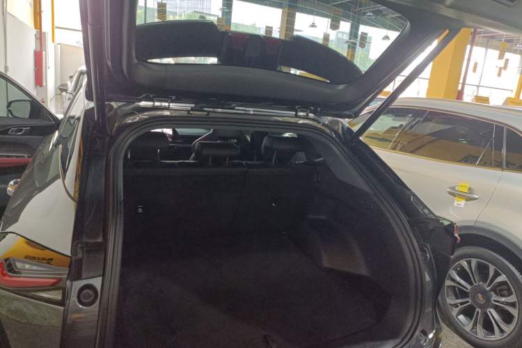 Used CHANGAN OSHAN Z6 2023 Blue Whale 1.5T DCT Smart Luxury Model Trunk