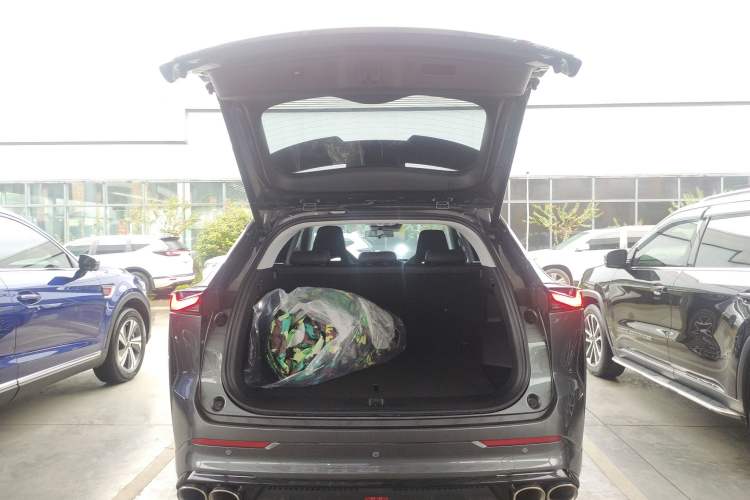 Used CHANGAN OSHAN Z6 2023 Blue Whale 1.5T DCT Smart-Led City Edition Trunk