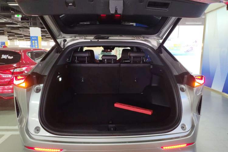 Used CHANGAN OSHAN Z6 2023 Blue Whale 2.0T Automatic Zhiyuan Model Trunk