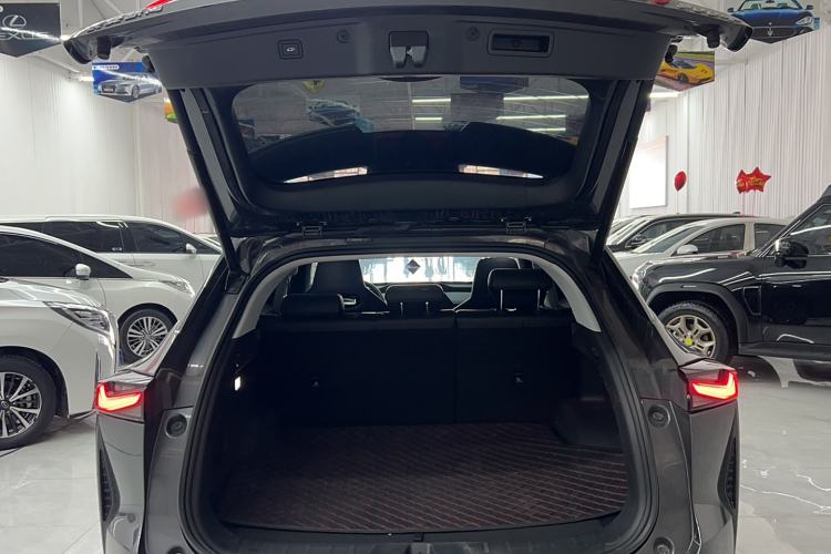 Used CHANGAN OSHAN Z6 2023 Blue Whale 1.5T DCT Smart Edition Trunk