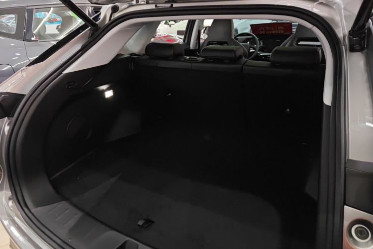 Used CHANGAN OSHAN Z6 2023 Blue Whale 1.5T DCT Smart Navigation Model Trunk