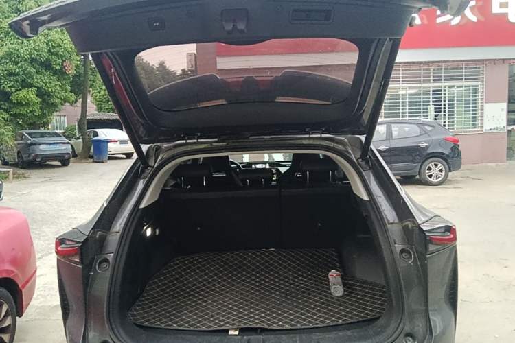 Used CHANGAN OSHAN Z6 2023 Blue Whale 1.5T DCT Smart Navigation Model Trunk