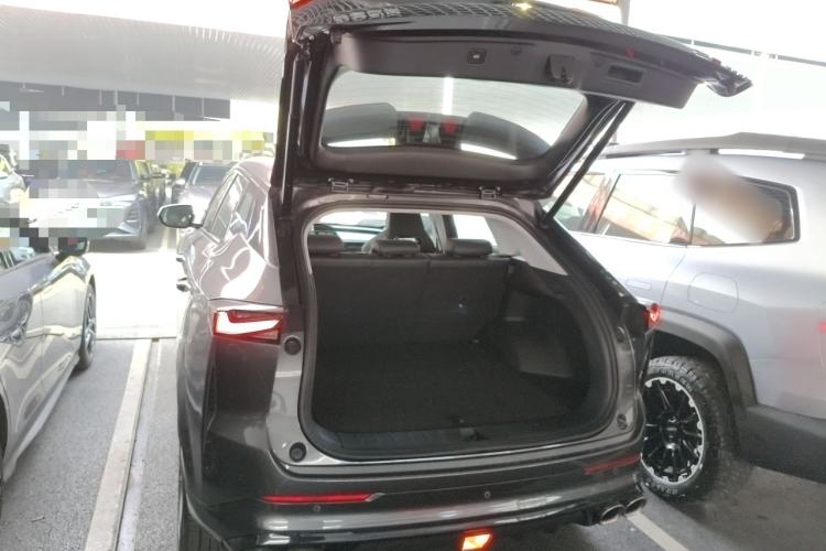 Used CHANGAN OSHAN Z6 2023 Blue Whale 1.5T DCT Smart-Led City Edition Trunk